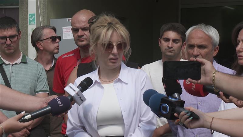 Тежок инцидент - градоначалничката на скопје Данела Арсовска физички нападната во Чаир 