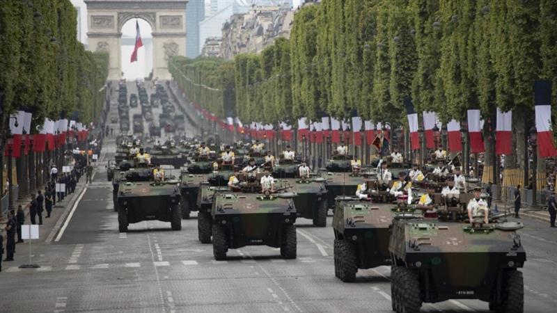 Франција го одбележа националниот празник со воена парада на Шанзелизе