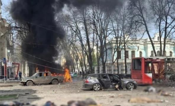 Четири лица загинаа во руски напад врз Суми, погодена и болница