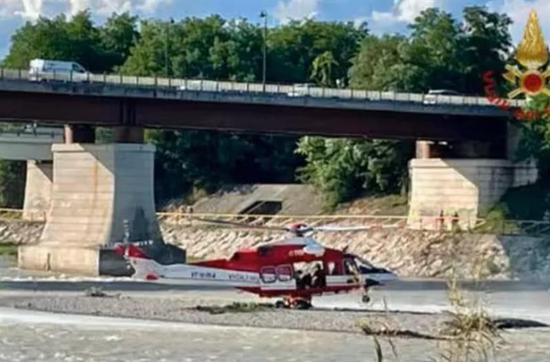 Трагедија во Италија: Девојче било згмечено од карпа, додека се обидувала да направи селфи (ФОТО)