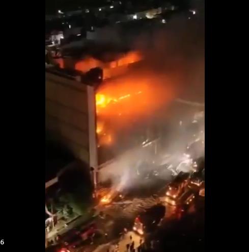 Видео: Најмалку 60 лица загинаа во пожар во трговски центар во Ирак, 11 се сметаат за исчезнати