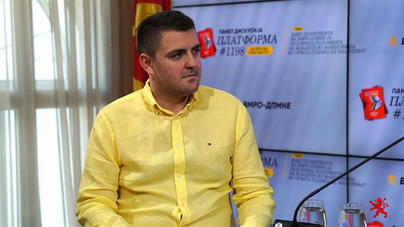 Попов: Јавните повици за младите сега се достапни за сите, нема веќе ,,прв дојден прв услужен“
