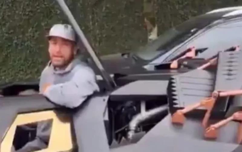Со Нејмар секогаш е забавно- си купил „Бетмобил“ за 1,5 милиони евра, сите зборуваат за пламенофрлачот (ВИДЕО)