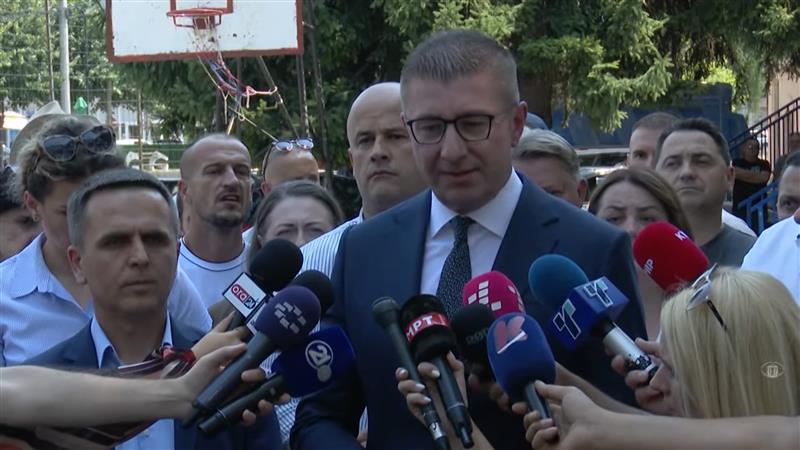 Мицкоски: Сочувствувам со родителите на загинатите во Кочани, темата да ја оставиме на политичките глодари