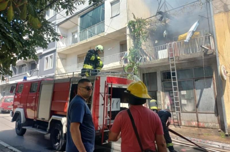 Три лица се хоспитализирани во пожар во Кочани 