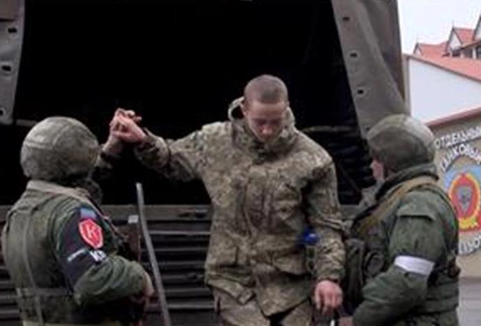 Двајца руски војници на кои им е потребна медицинска помош вратени во Русија од Украина