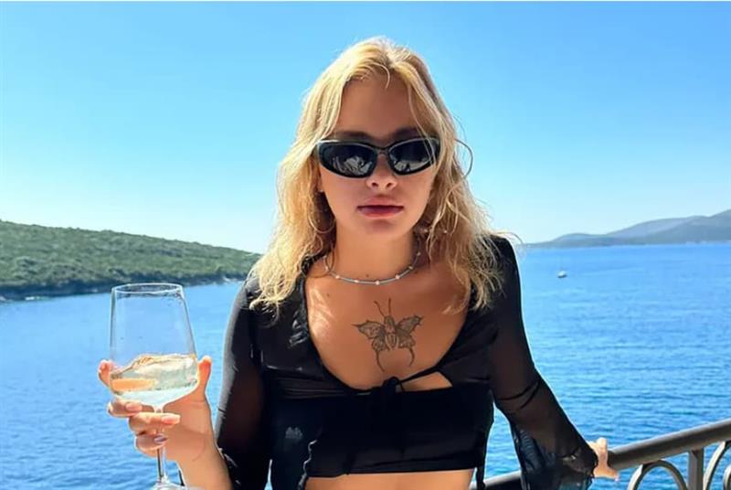 Се огласи синот на руски олигарх, кого манекенката Марија го обвини дека ѝ го скршил ‘рбетот во Дубаи
