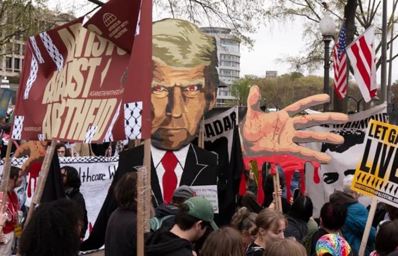 Големи протести против Трамп во Шкотска, ангажирани се дополнителни 1.500 полицајци 