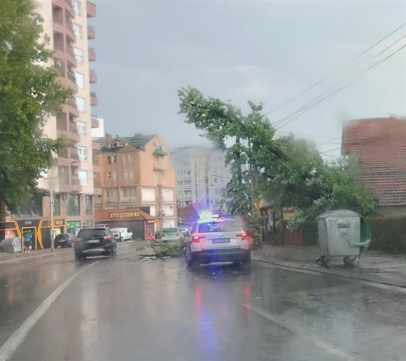 Фото: Невреме во Србија,силен ветер, пороен дожд...
