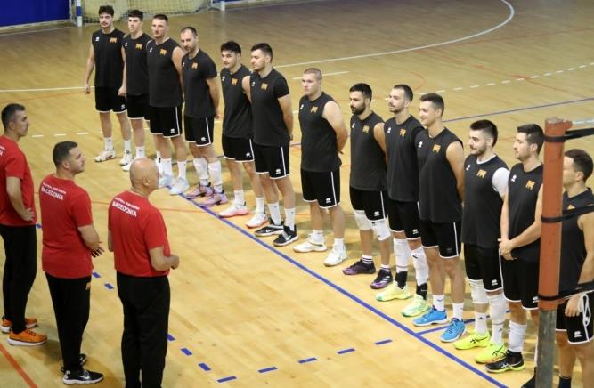 Македонските одбојкари на двомеч со бугарската репрезентација