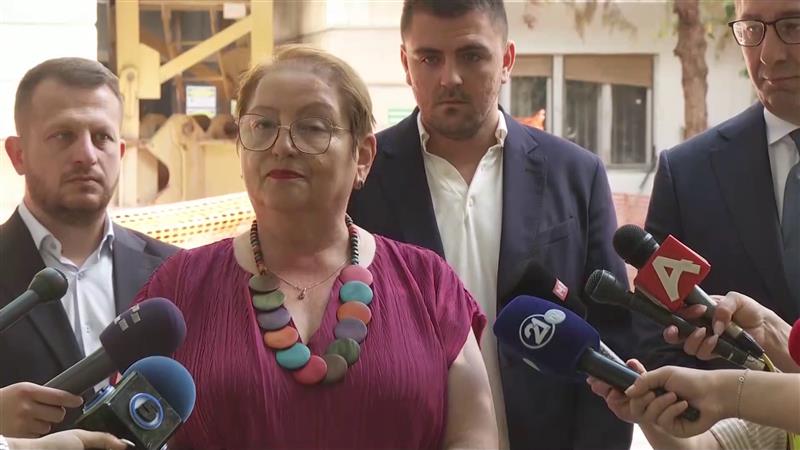 Премиерот Мицкоски и министерката Јаневска  го посетија  студентскиот дом „Кузман Јосифовски - Питу"