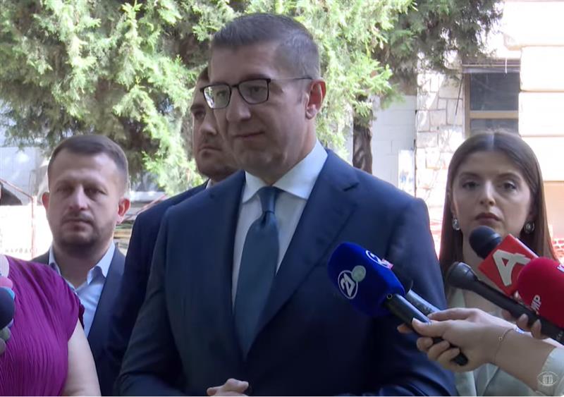 Мицкоски: Бруто и нето просечната плата растат за повеќе од 11 проценти