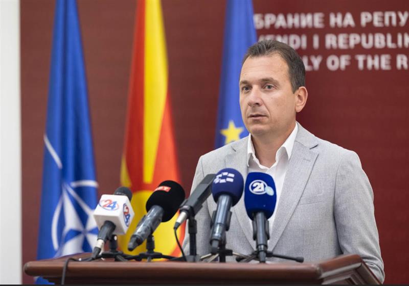 Талевски до Тошковски: Дали граничните центри се укинуваат за да се овозможи шверц на мигранти?