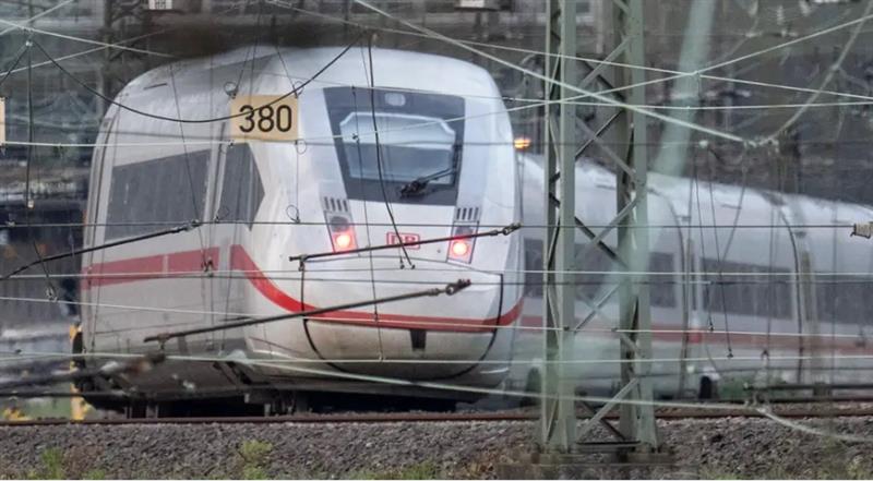 Пожар предизвика прекин на железничкиот сообраќај во дел од Германија- се води истрага за  саботажа