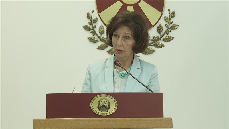 Сиљановска Давкова: Загрижува фактот што постојат сомненија дека најголем број од пожарите во Македонија се подметнати