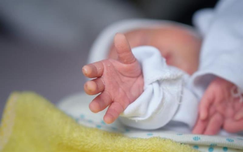 12- годишно девојче родило дете, таткото е нејзиниот 16- годишен брат, докторите во шок 