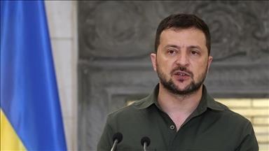 Зеленски: Пратеник и градски началници примале мито