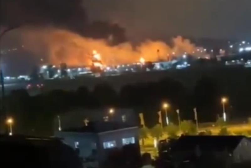 Пожар во складиште за гориво во рускиот град Сочи по украински напад