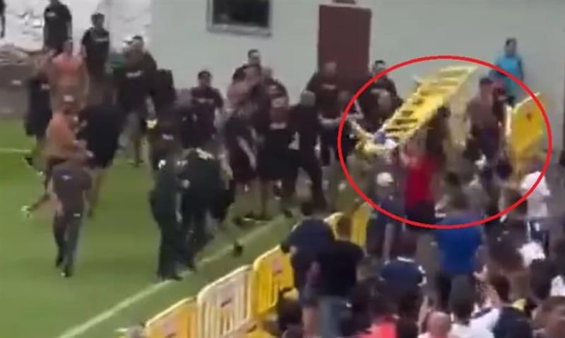 Жестока тепачка пред и на стадион во Шпанија- се играл „обичен пријателски натпревар“ (ВИДЕО)