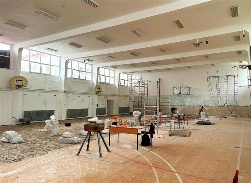  Герасимовски: Инвестициите во спортот се наш приоритет, фискултурната сала во Димитар Миладинов со нов лик