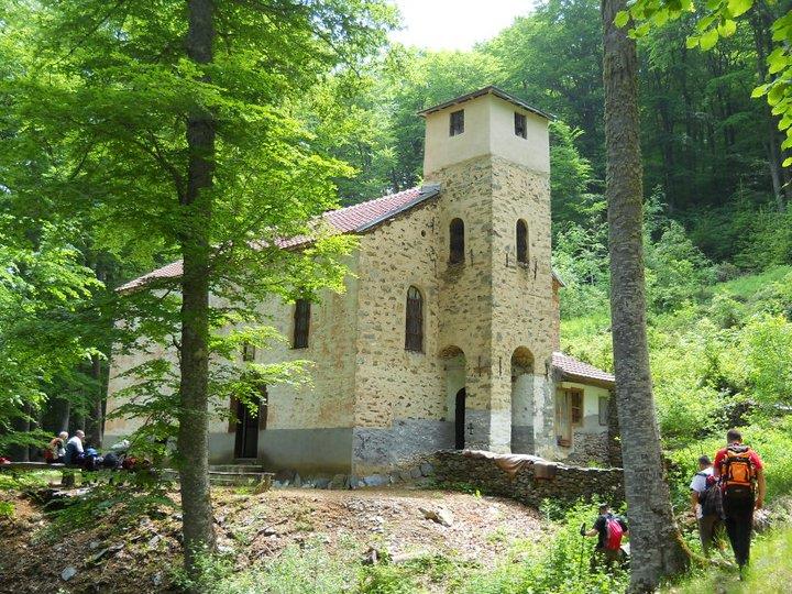 Во манастирот на Света Ана на Пелистер се случуваат чуда: Светителката им помага на луѓето кои не можат да имаат деца