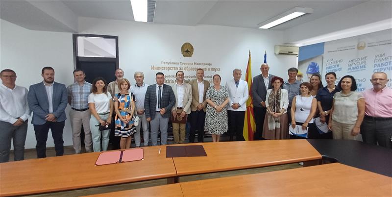 Потпишани договори за реализација на нови 40 научно – истражувачки проекти на универзитетите, научните институти и МАНУ