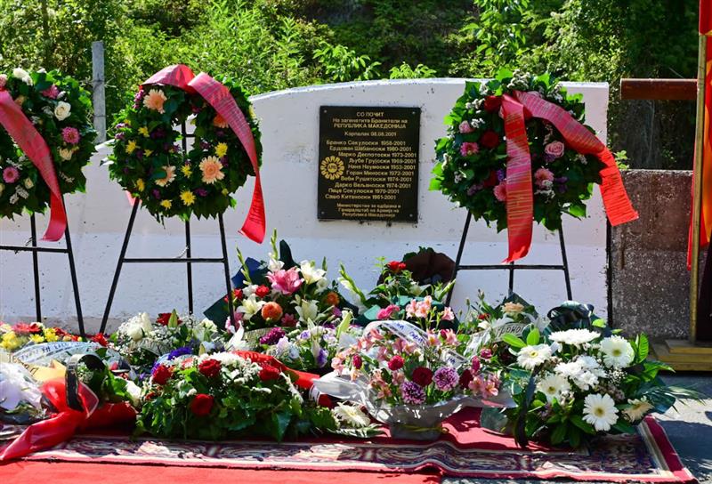 СДСМ: Оддадена почит на македонските бранители кои загинаа кај Карпалак