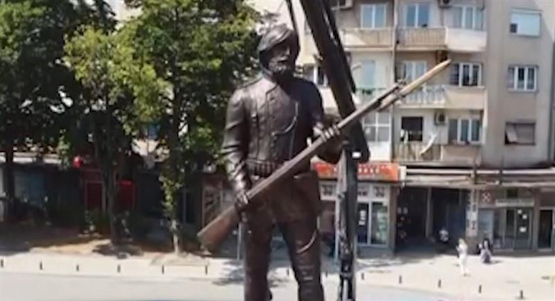 Споменикот на Турунџев поставен кај Ат пазар
