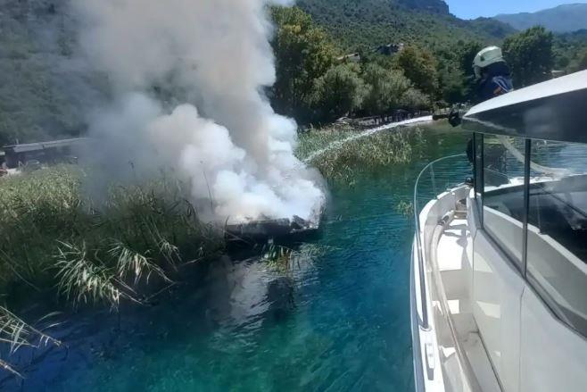 Опожарен пловен објект во Охридското Езеро