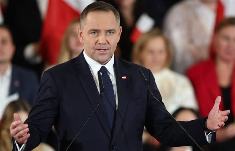 Навроцки повикува на забрана на украинските националистички симболи во Полска
