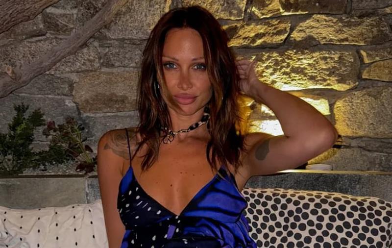 Славен напаѓач во Премиер лигата си ја остави убавата девојка поради неверојатна причина (ФОТО)