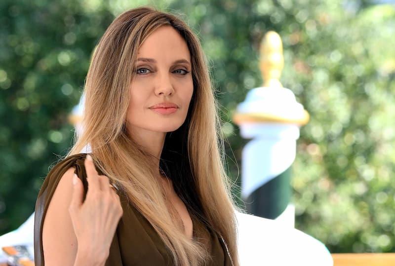 Анџелина Џоли ја продава луксузната вила во Лос Анџелес и се сели од САД 