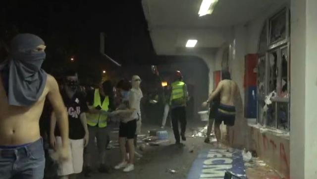 Нов бран протести во Србија – десетици повредени, повеќе од 100 приведени лица