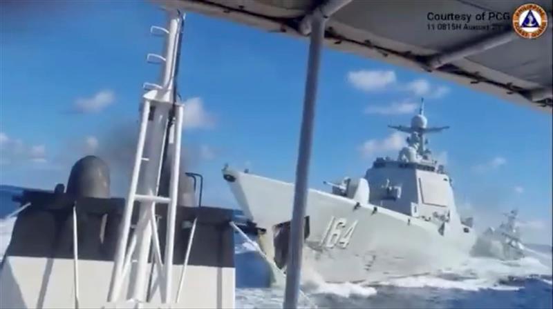 Американски воени бродови патролираат по Јужнокорејското Море по сударот на два кинески брода 
