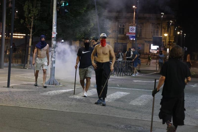 Дачиќ: Шест полицајци беа повредени во протестите, 38 лица се приведени