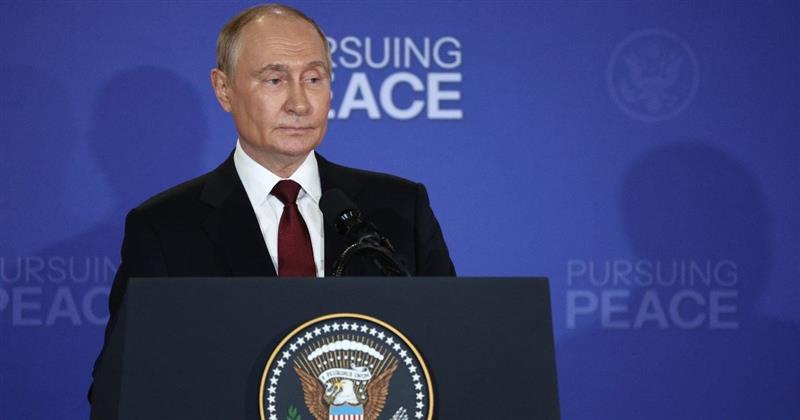 Теоретичарите на заговор: - Дали Путин испратил двојник на состанокот со Трамп?