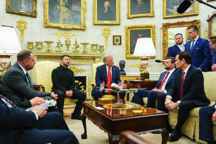 Трамп по телефонски разговор со Путин, најави тристрана средба со учество на Зеленски за решавање на конфликтот во Украина