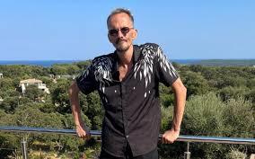 Познат француски стример почина за време на пренос во живо- со години се снимал како го злоставуваат 