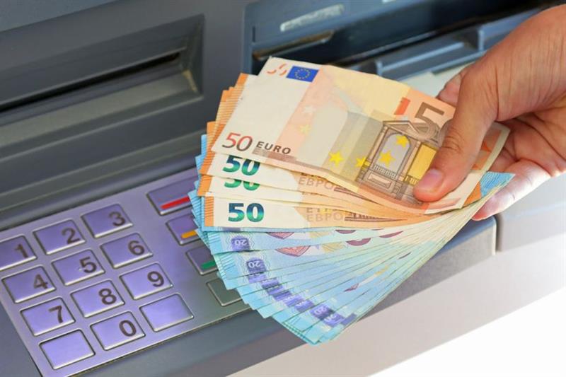 Грција ги укинува провизиите на банкоматите, НБС со совети за туристите 