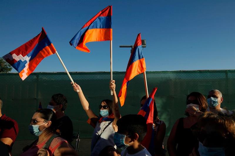Протест и контрапротест во Ерменија: Едните бараат затворање на руска воена база, другите се против (ВИДЕО)