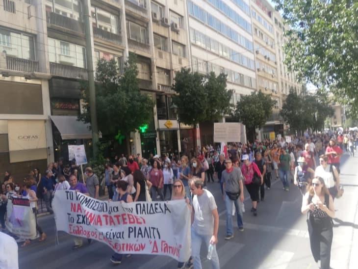 Синдикатот на вработените во јавниот сектор во Грција започна 24-часовен штрајк