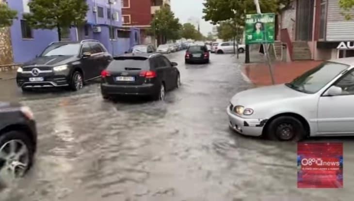 Невреме ја погоди Албанија, прекин во воздушниот, поморскиот и на делови од патниот сообраќај