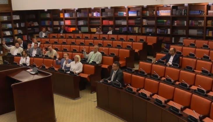 Заем од 15 милиони евра за унапредување на основното образование, поддршка од Комисијата за финансирање и буџет