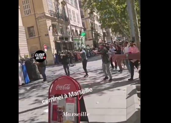 Напад со нож во Марсеј: Полицијата уби маж, кој вика „Алаху акбар“ и напаѓа минувачи (ВИДЕО)