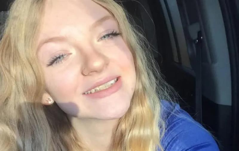 Бебе е родено додека 17- годишната мајка била на апарати, ја застрелале додека се возела во автомобил  