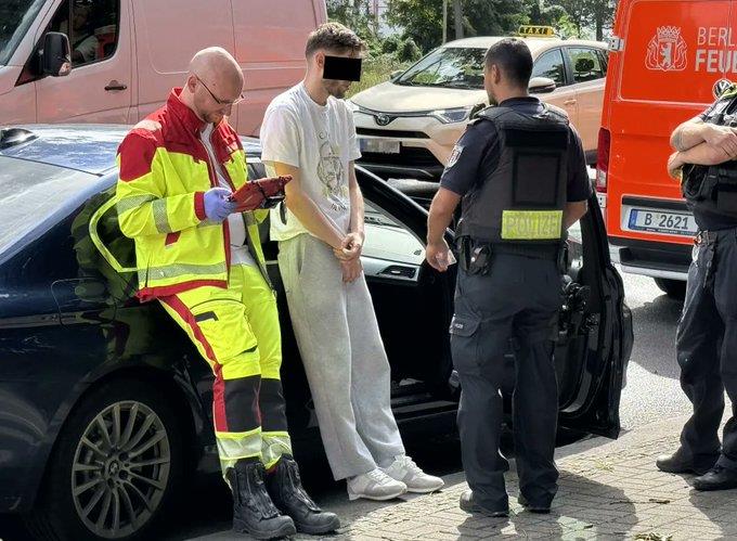 Ужас во Берлин: Маж со БМВ влета во група мали деца, три се итно префрлени во болница 