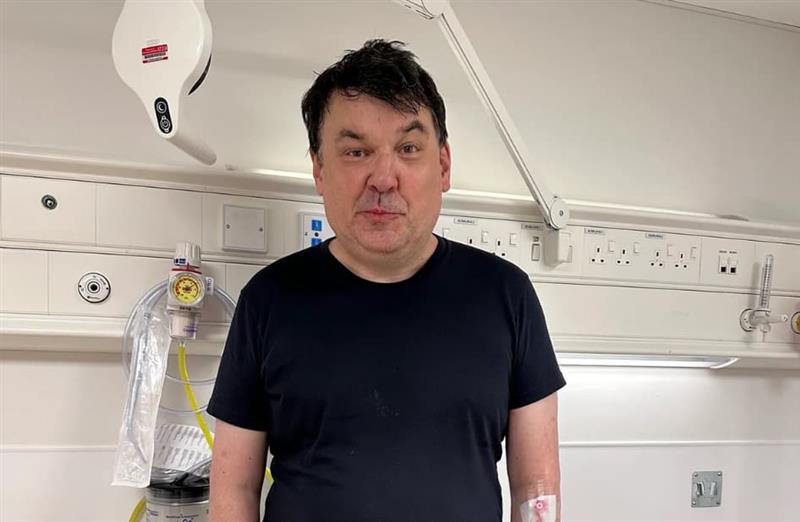 ТВ сценарист е уапсен на аеродормот во Лондон поради објава за трансродните лица