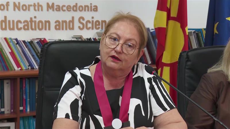 Јаневска: Од прво до трето одделение нема поплаки, но за другите одделениа проблемите се решаваат