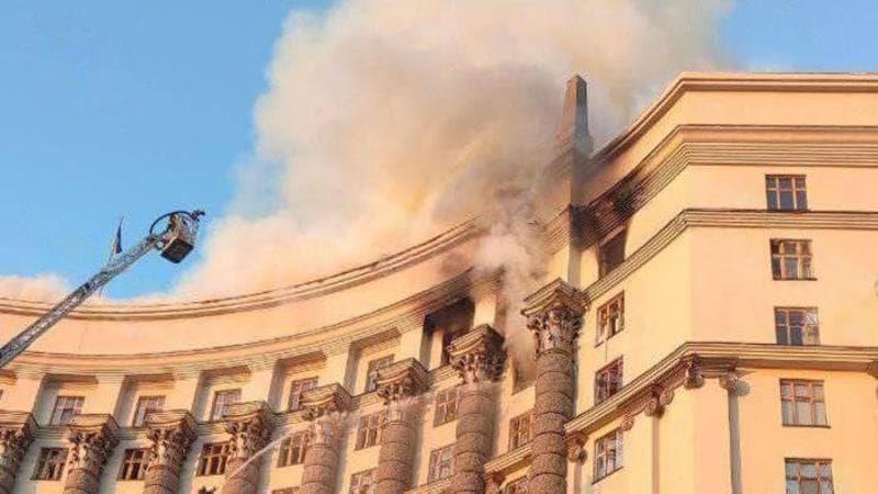 Голем пожар во зградата на украинската Влада во Киев (ВИДЕО)