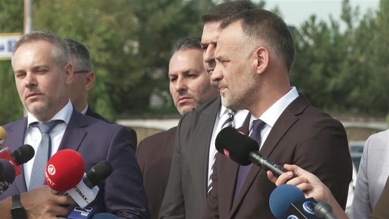 Вицепремиерот Фетаи одби да одговара на македонски, тој изјавата ја даде на албански, без превод